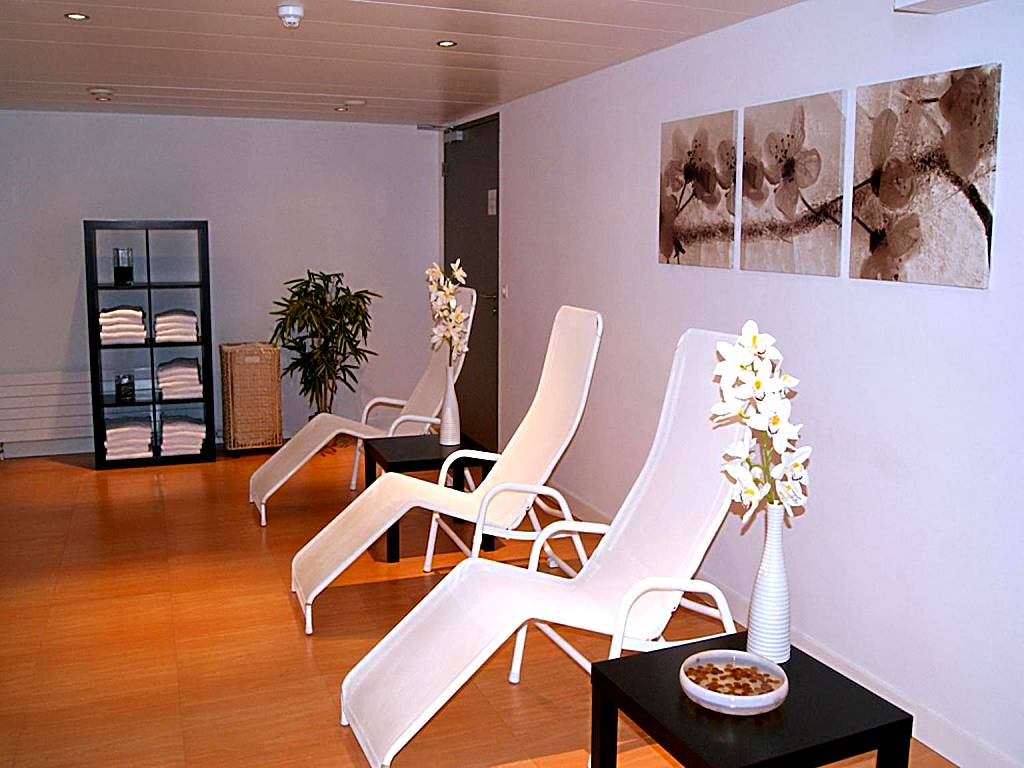 Airport Hotel Basel - Convenient & Friendly