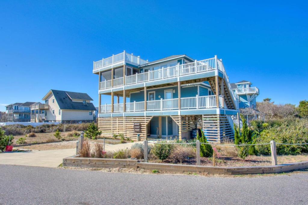 2048 Coral Cove Cottage 1 Minute Walk to Beach