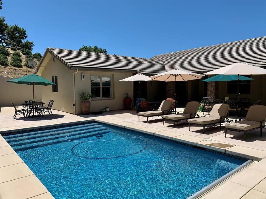 Hilltop Vistas-Private Pool, Firepit, Views